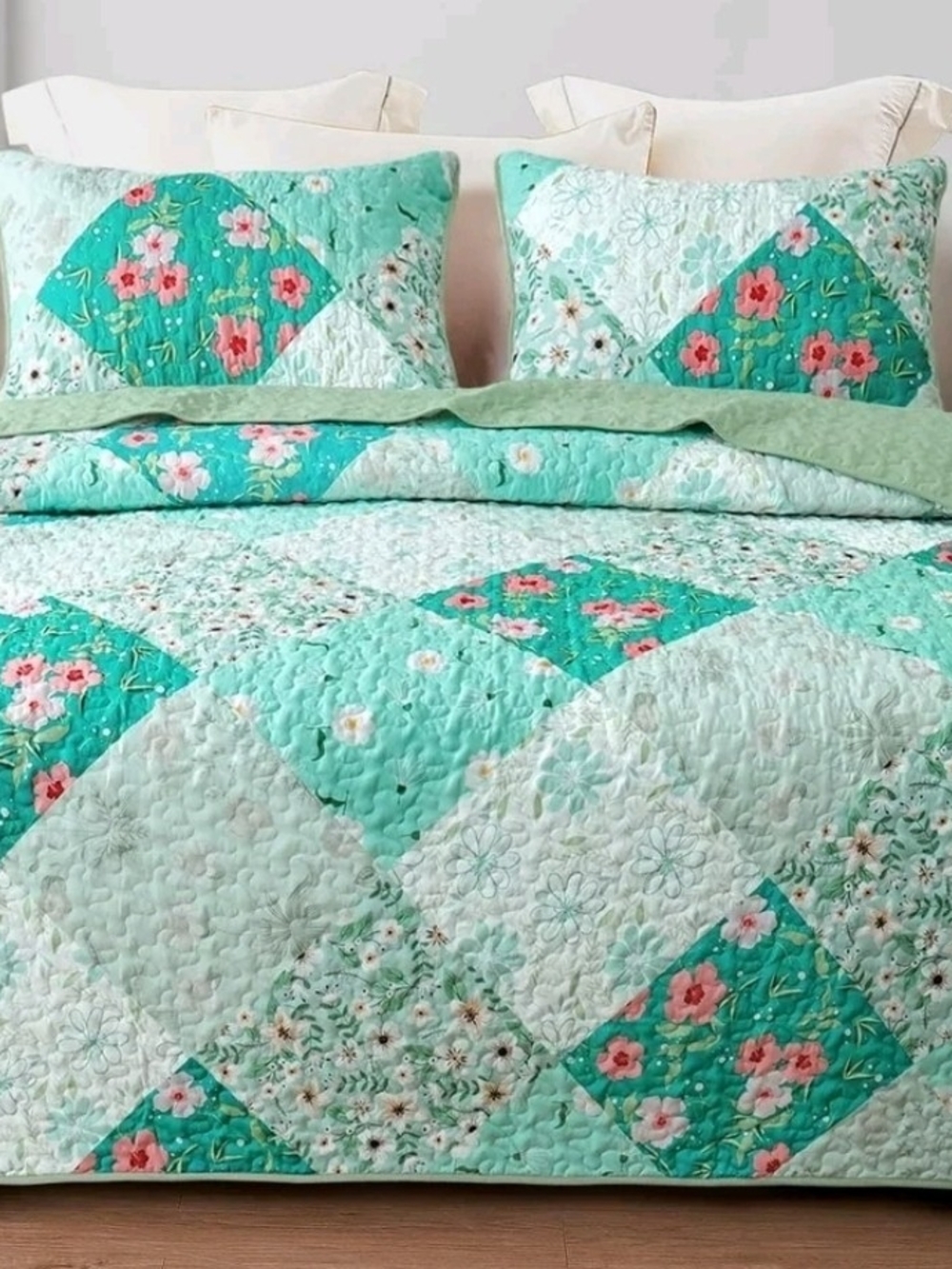 🦋Aqua Floral Patchwork Quilt Set - Lightweight Reversible Bedding